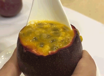 百香果怎么吃有减肥的功效，百香果怎么吃减肥效果最好（刚切开香气就狂涌出来）