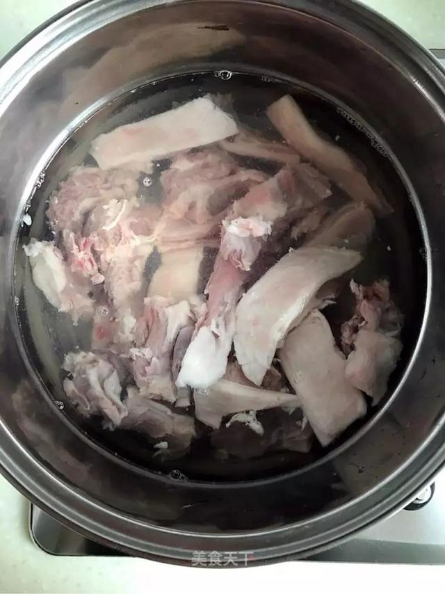 黄焖羊肉的做法最正宗的做法，黄焖羊肉：味道鲜美