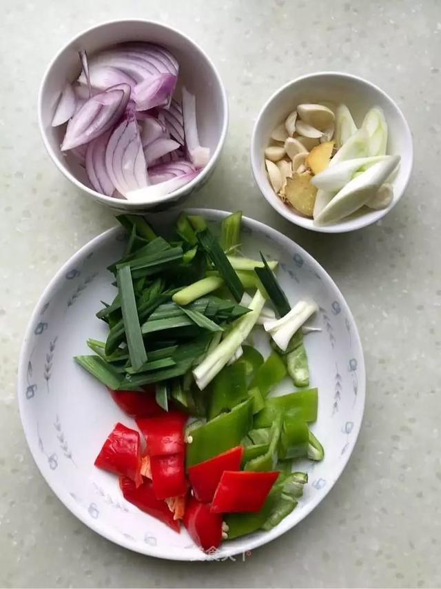 黄焖羊肉的做法最正宗的做法，黄焖羊肉：味道鲜美