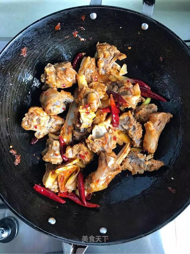 黄焖羊肉的做法最正宗的做法，黄焖羊肉：味道鲜美
