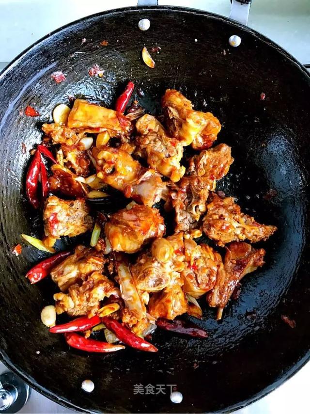 黄焖羊肉的做法最正宗的做法，黄焖羊肉：味道鲜美