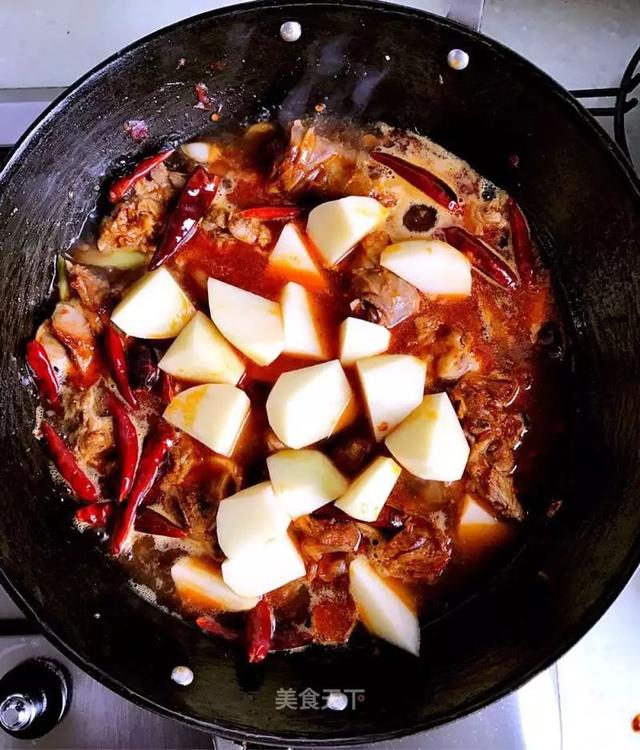 黄焖羊肉的做法最正宗的做法，黄焖羊肉：味道鲜美