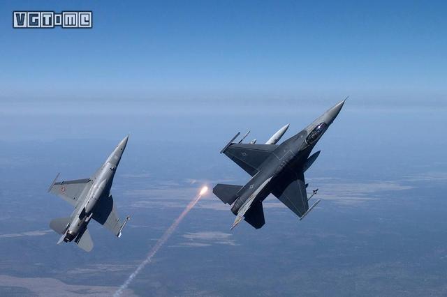 锁定现代空战操作，锁定现代空战怎么玩（真正的空战是怎样进行的）