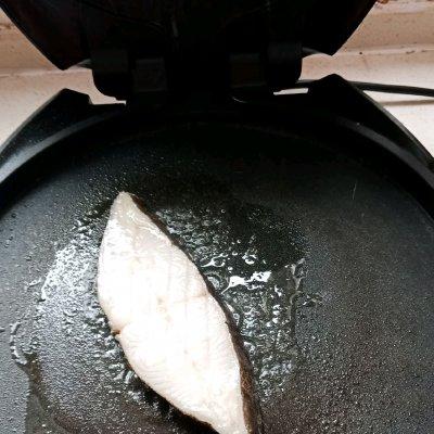 比目鱼怎么做好吃，比目鱼的做法和配方（手把手教你做超好吃的香煎格陵兰比目鱼）