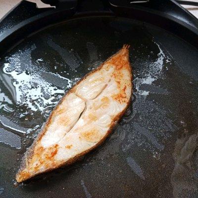 比目鱼怎么做好吃，比目鱼的做法和配方（手把手教你做超好吃的香煎格陵兰比目鱼）