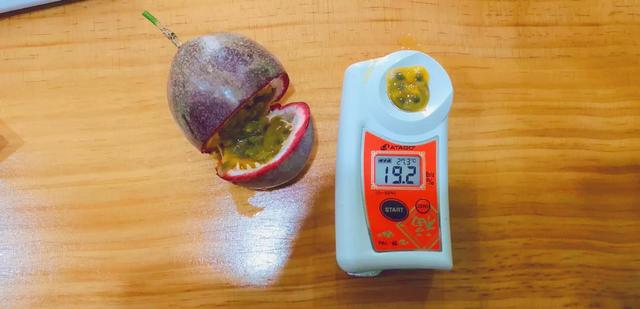 百香果怎么吃有减肥的功效，百香果怎么吃减肥效果最好（刚切开香气就狂涌出来）