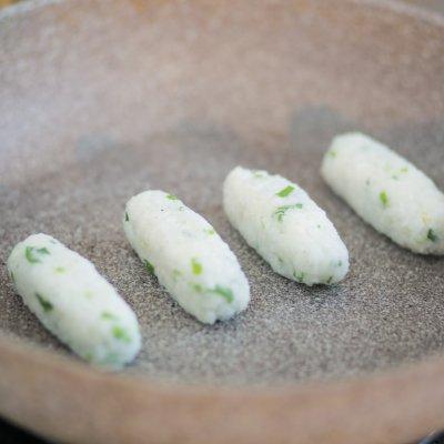 粢饭糕怎么做，10万豆友收藏的银鱼粢饭糕做法