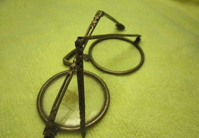 一般配老花镜多少钱，老花镜配一个多少钱（2000元就能干的小生意）