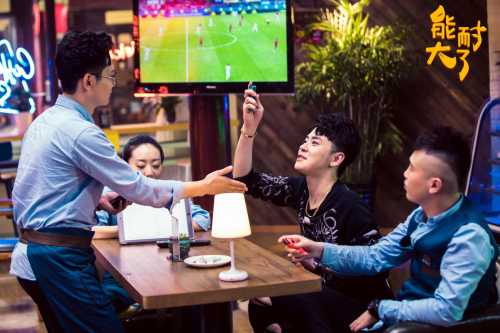 杨九郎硅胶腿是什么梗，杨九郎的巴豆是什么梗（张云雷杨九郎喜迎“甜蜜暴击”）