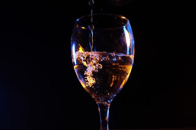 凌晨三四点醒要警惕，为什么一到凌晨3、4点就早醒（睡到凌晨三、四点）