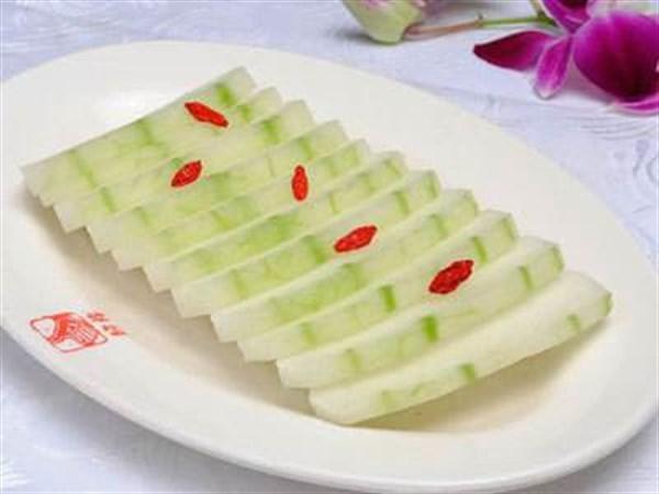 冬瓜有何功效和作用，冬瓜的功效与作用（超市遇到买两个）