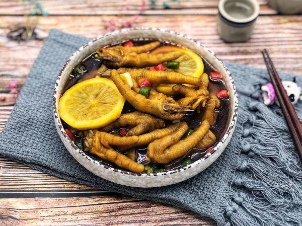 网红泡椒凤爪的做法 柠檬，网红泡椒凤爪的做法（回味无穷的网红柠檬泡椒凤爪来拯救你的胃。）