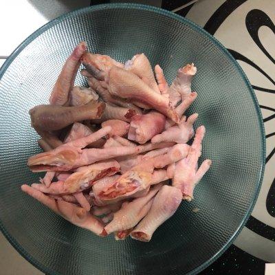 网红泡椒凤爪的做法 柠檬，网红泡椒凤爪的做法（回味无穷的网红柠檬泡椒凤爪来拯救你的胃。）