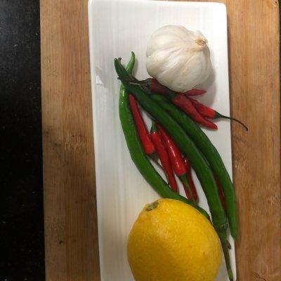 网红泡椒凤爪的做法 柠檬，网红泡椒凤爪的做法（回味无穷的网红柠檬泡椒凤爪来拯救你的胃。）