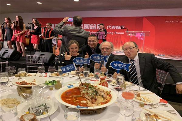 鱼头的做法大全，近30斤大雄鱼做成剁椒大鱼头（俄罗斯鱼头的做法大全）