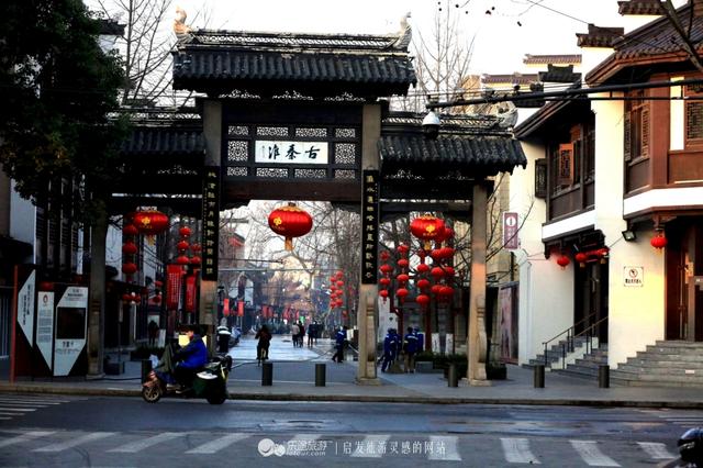 纤纤玉手下一句该怎么说，纤纤玉手词句（一捧秦淮水）