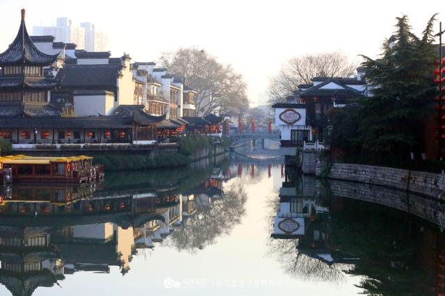 纤纤玉手下一句该怎么说，纤纤玉手词句（一捧秦淮水）