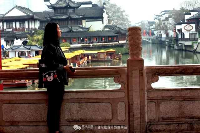 纤纤玉手下一句该怎么说，纤纤玉手词句（一捧秦淮水）