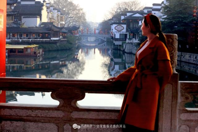 纤纤玉手下一句该怎么说，纤纤玉手词句（一捧秦淮水）