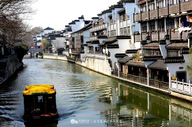 纤纤玉手下一句该怎么说，纤纤玉手词句（一捧秦淮水）