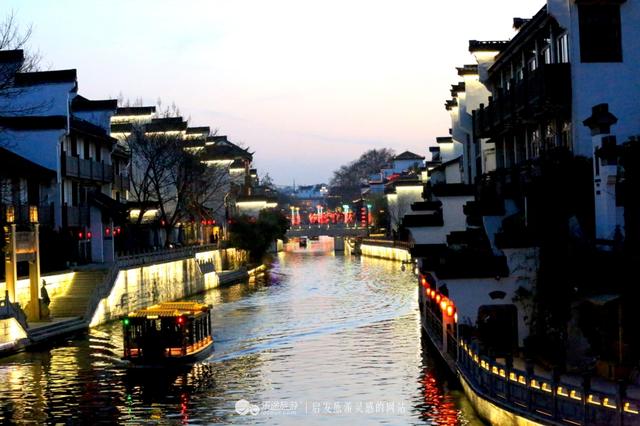 纤纤玉手下一句该怎么说，纤纤玉手词句（一捧秦淮水）