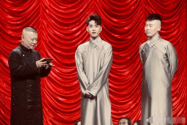 照花台歌词，明月照花台歌词（张云雷微博认证改歌手被质疑忘本）