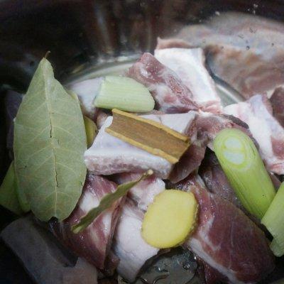 铁锅炖排骨的做法，#春天肉菜这样吃#炖排骨