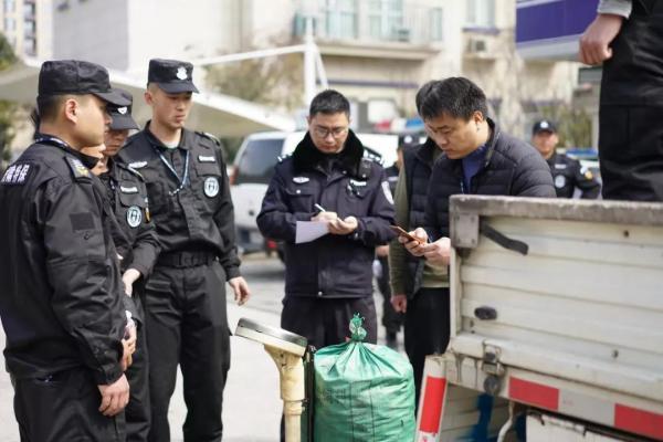 蛸是章鱼吗，743公斤蛸蜞在上海崇明放生（薄肌水孔蛸是章鱼吗）