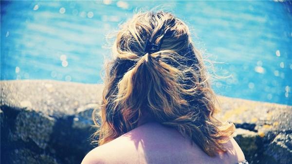 女人一生精辟的句子，女人的一生经典的句子（女人正能量人生感悟的经典句子）