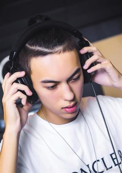 李玲玉是哪里人，李玲玉个人资料简介及家世图（听到《粉红色的回忆》会扑哧一笑）