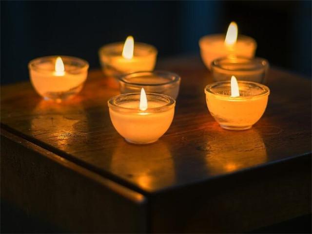 穷的说说朋友圈，失眠朋友圈搞笑说说（为钱烦恼的心情说说）