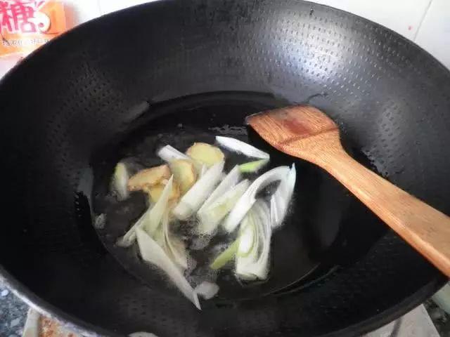 虎皮尖椒的家常做法，虎皮尖椒、虎皮青椒的家常做法
