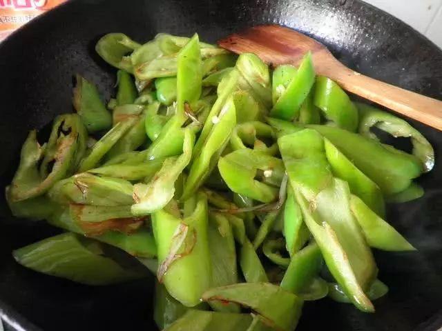 虎皮尖椒的家常做法，虎皮尖椒、虎皮青椒的家常做法