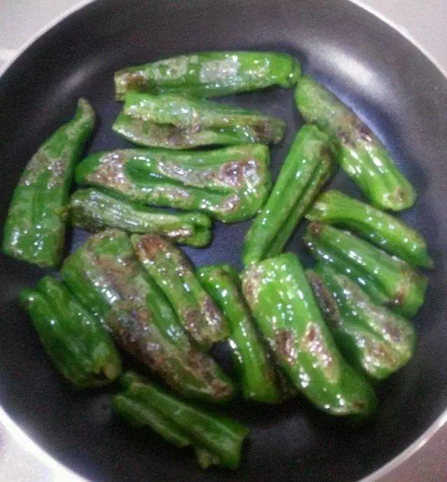 虎皮尖椒的家常做法，虎皮尖椒、虎皮青椒的家常做法