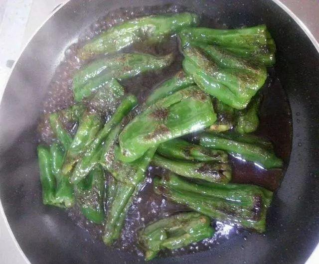 虎皮尖椒的家常做法，虎皮尖椒、虎皮青椒的家常做法