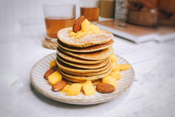 香蕉松饼的做法，香蕉饼怎么做好吃又简单的做法（香蕉松饼<营养均衡的早餐>）