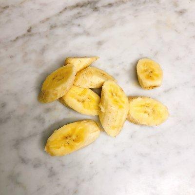 香蕉松饼的做法，香蕉饼怎么做好吃又简单的做法（香蕉松饼<营养均衡的早餐>）