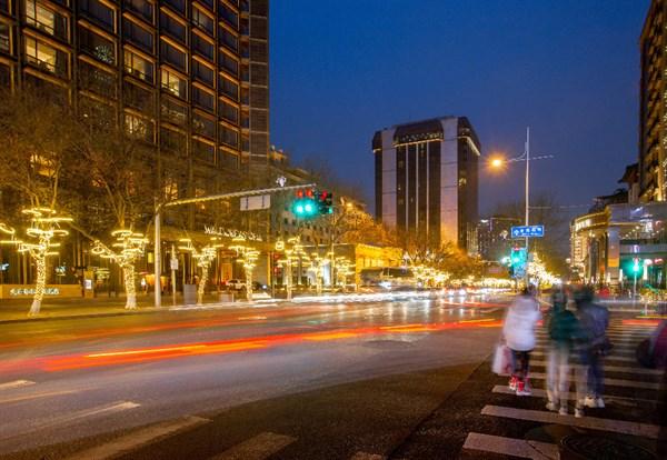 板鞋可以跑步吗，板鞋可以用来跑步吗（马路上跑步穿什么鞋好呢）