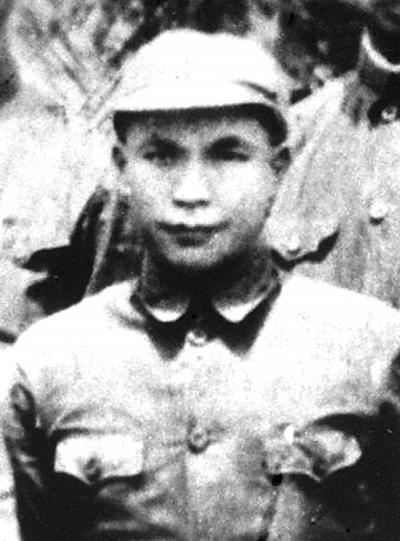 坚定信念的名人素材，关于信念的素材（坚定的理想信念薪火相传）