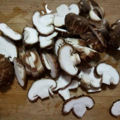 花菇怎么做好吃，干花菇怎么做好吃（这样的家常菜–凉拌花菇）