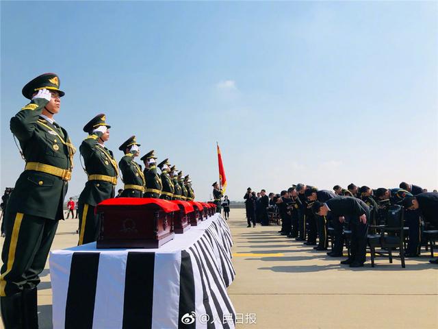 志愿军尸骨图片，志愿军遗骸棺椁（中韩双方交接第六批在韩中国人民志愿军烈士遗骸）