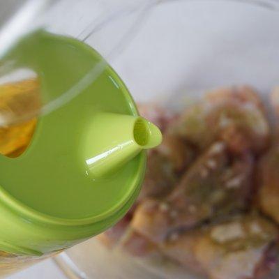 烤鸡翅的做法烤箱，烤箱烤鸡翅（这样的超简单又香嫩的烤翅根你吃过吗）