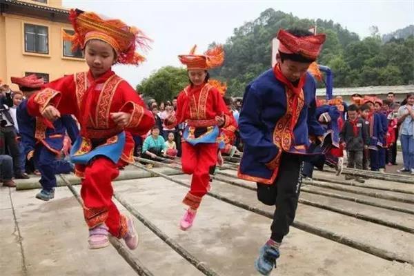 花炮节是哪个民族的节日，花炮节是哪个民族的传统节日（还是这些少数民族的传统节日）