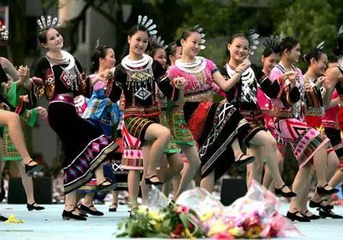 花炮节是哪个民族的节日，花炮节是哪个民族的传统节日（还是这些少数民族的传统节日）