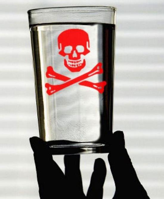 清华朱令被舍友投毒，清华朱令被舍友投毒了吗（她每天喝的水竟是同事下的致命药）