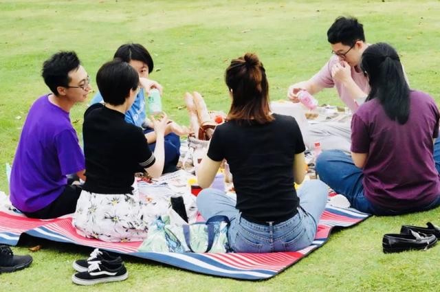 清明节可以野餐吗（草地野餐，属于春天的仪式感）