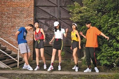 warrior是什么牌子，warrior是什么牌子的轮胎（老国货“回力”焕新成网红）