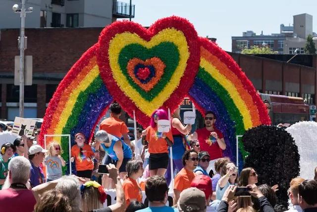 lgbtq群体是什么意思，lgbt是什么意思（泰勒·斯威夫特为政治发声）