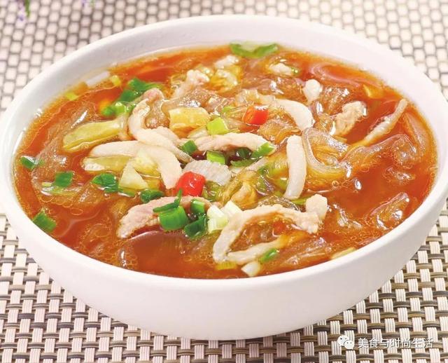 湖南红薯粉怎么做好吃_酸辣红薯粉怎么做好吃，酸辣红薯粉的做法大全家常窍门（酸辣过瘾味道还正宗）