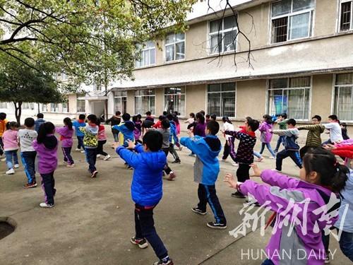 旭日东升武术操(旭日东升背面示范视频)